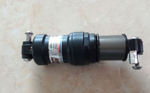 DNM - Ultra - light shock absorption after the ultra - light 165mm folding mountaineer soft tail shock - avoider