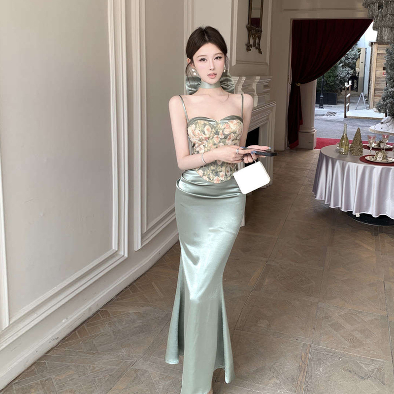 French-Style Elegant Retro Sexy Sleeveless Jacquard Backless Halter Top with Bow and Satin Fishtail Skirt Set