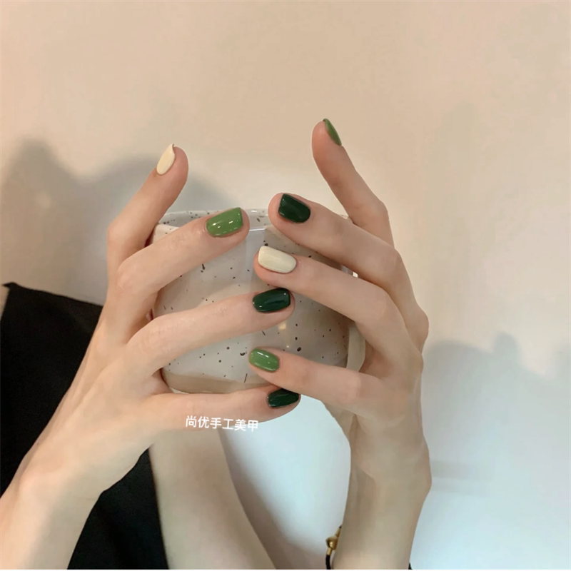 Solid Color Handmade Nail Art, Gradient Style, Green, Brightening Effect, Finished Nail Pieces, Wearable Nails, Elegant Short Fake Nail Stickers