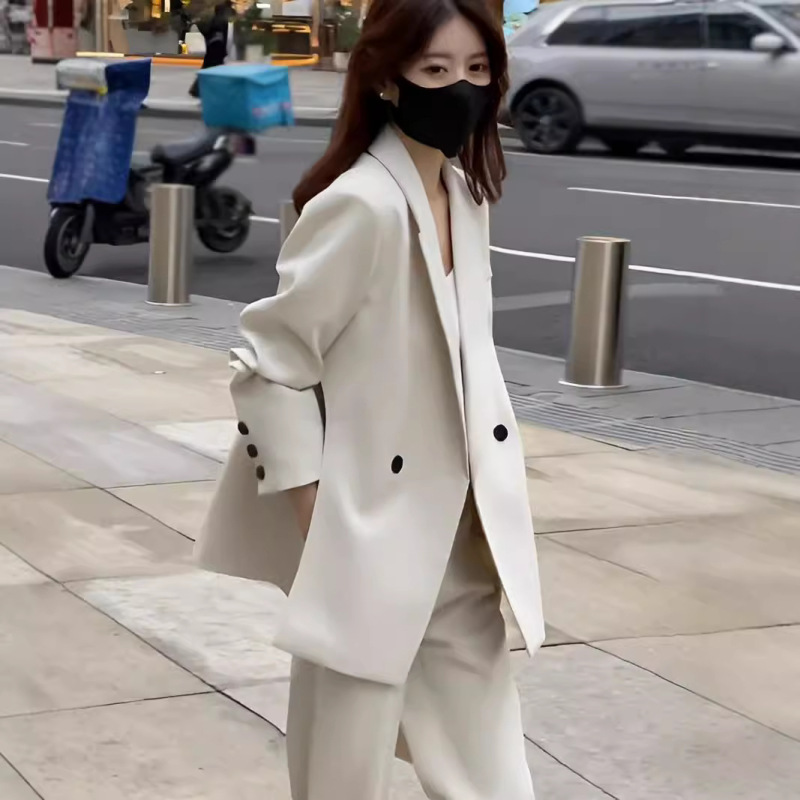 Plus-Size Two-Piece Set 2025 Autumn New Style for Chubby Girls, Elegant and Slimming, Versatile Commuter Style Suit with Wide-Leg Pants Plus-Size Two-Piece Set 2025 Autumn New Style for Chubby Girls, Elegant and Slimming, Versatile Commuter Style Suit with Wide-Leg Pants