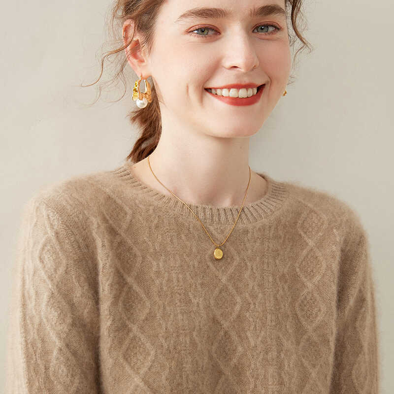 Winter New Round-Neck Cashmere Women's Thick Pullover Sweater Versatile Fashion Knitted Short Cable Knit Sweater Winter New Round-Neck Cashmere Women's Thick Pullover Sweater Versatile Fashion Knitted Short Cable Knit Sweater