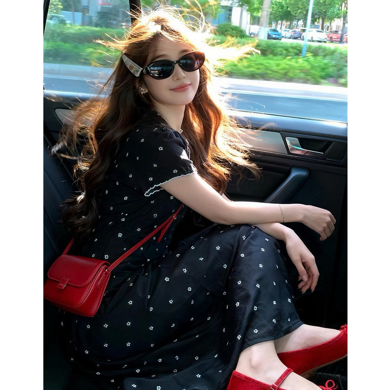 Korean Style This Year's Super Popular Polka Dot Dress for Petite Women, Elegant and Gentle Girly Style, Perfect for Beach Vacations