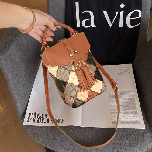 Вместительная и большая демисезонная дизайнерская сумка на одно плечо