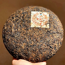 A decade old class chapter cooked pure 400 gr Puer cooked tea