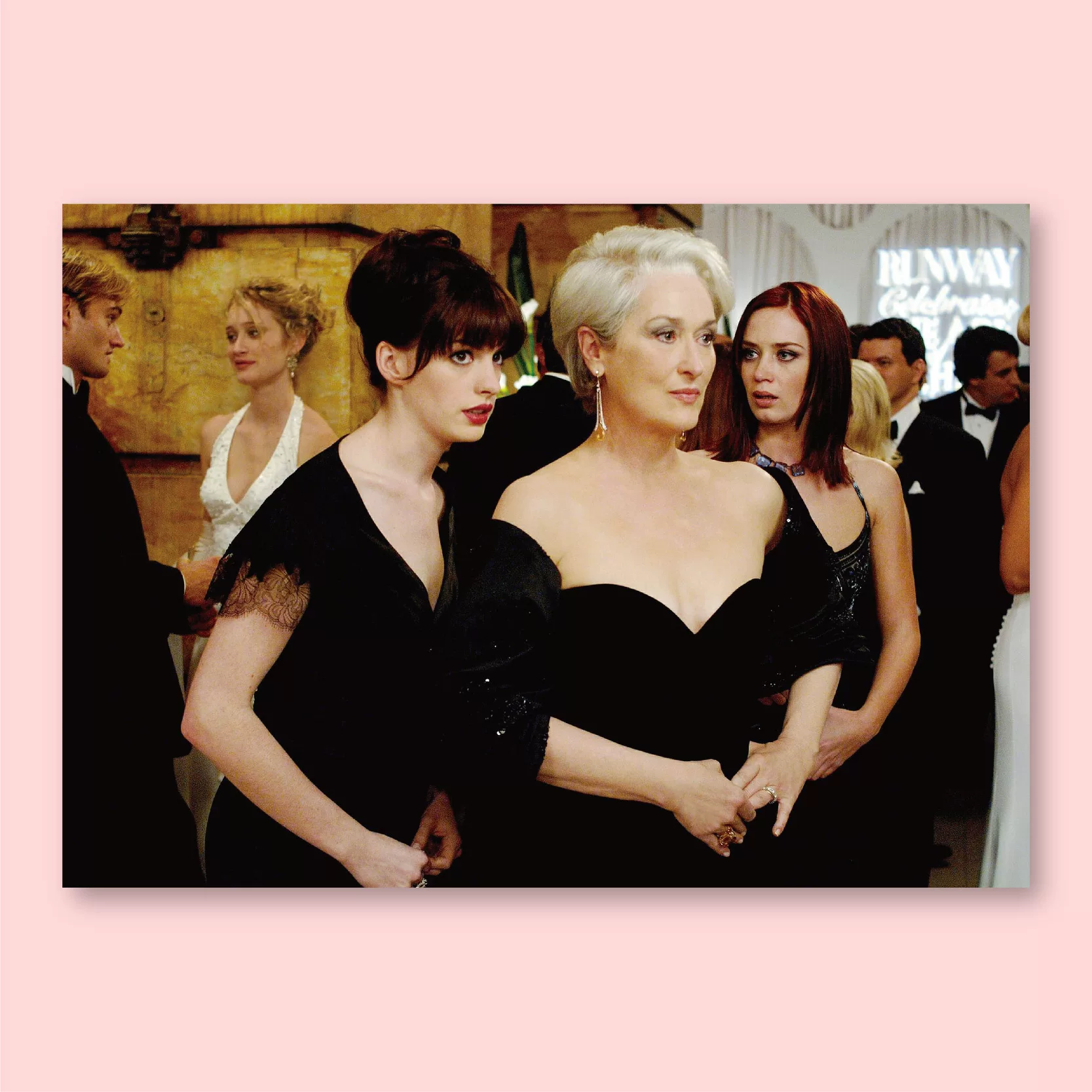 Постер к фильму "The Queen Wears Prada" со старины Анна Харди?
