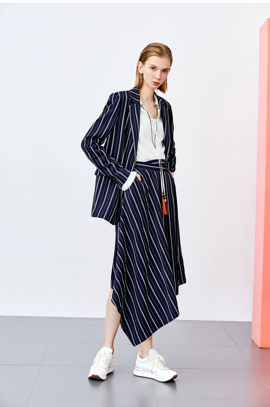 LILY2020 mùa xuân mới của phụ nữ thời trang sọc màu một nút áo blazer 120120C2230 - Business Suit