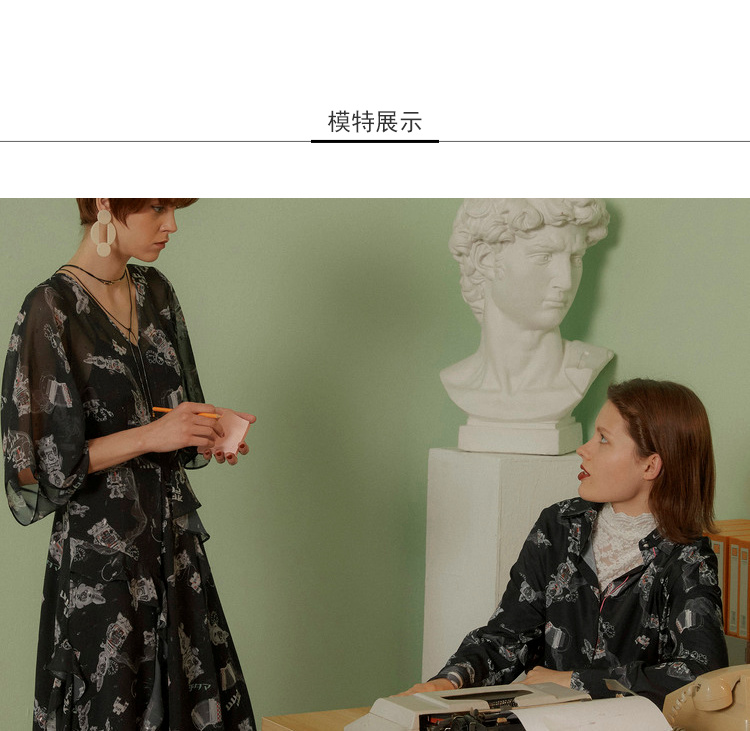Lily女装2018秋新款黑色印花图案撞色粉条宽松版型衬衫