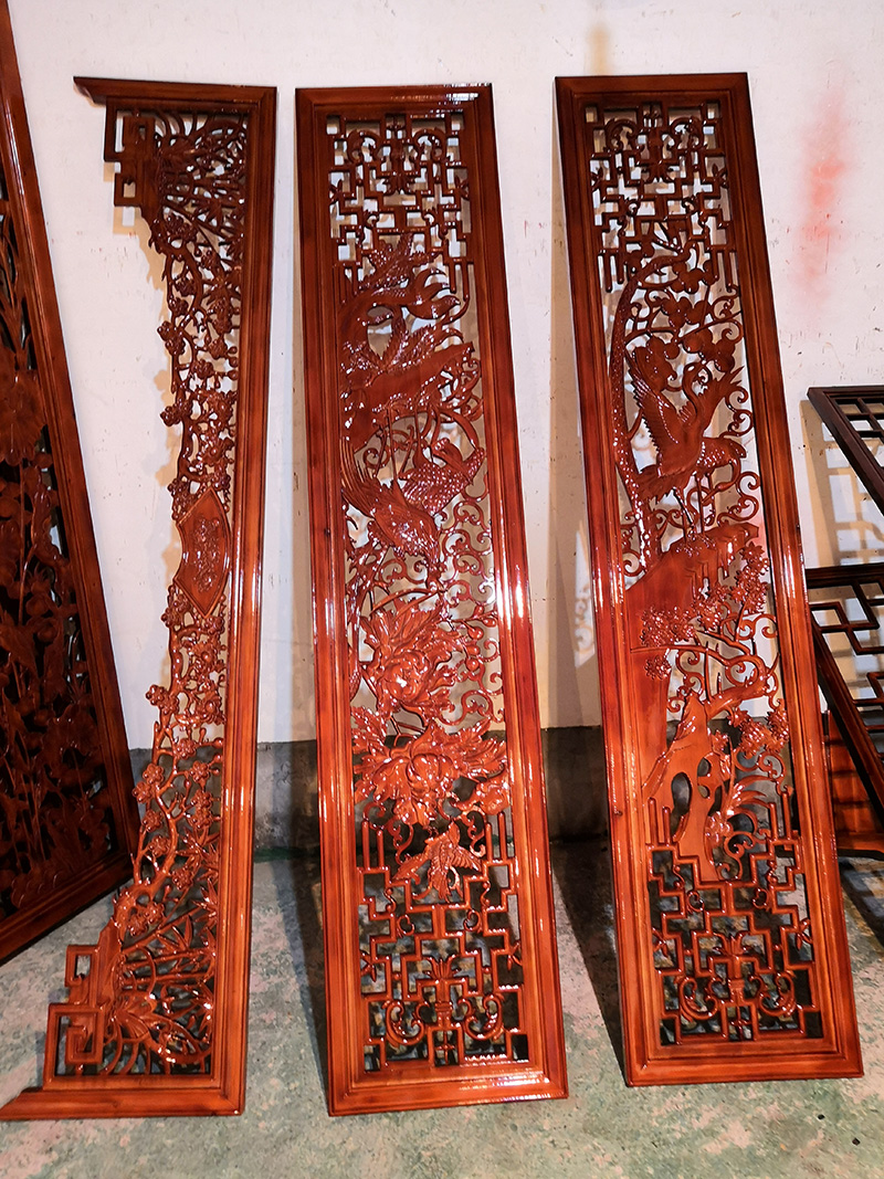 Dongyang wood carving solid wood carved board hollow relief ceiling porch Chinese TV background wall partition screen customization