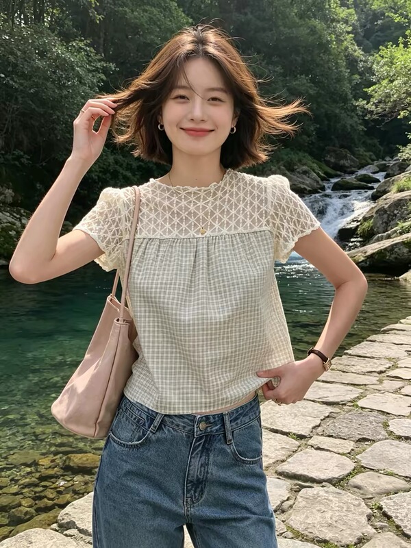 French Retro Lace Patchwork Plaid Shirt for Women, New Summer Design, Niche Slim Fit Short-Sleeved Top
