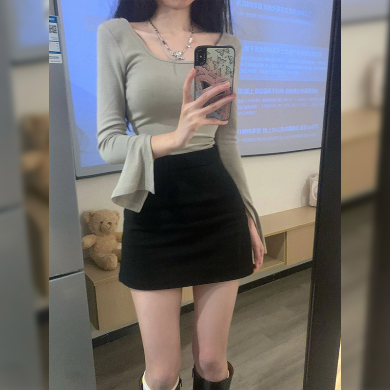 Trendy and Sexy Long-Sleeve T-Shirt with Bell Sleeves for Women, Slim Fit, Unique Design, Early Autumn Hong Kong Style Chic Base Top