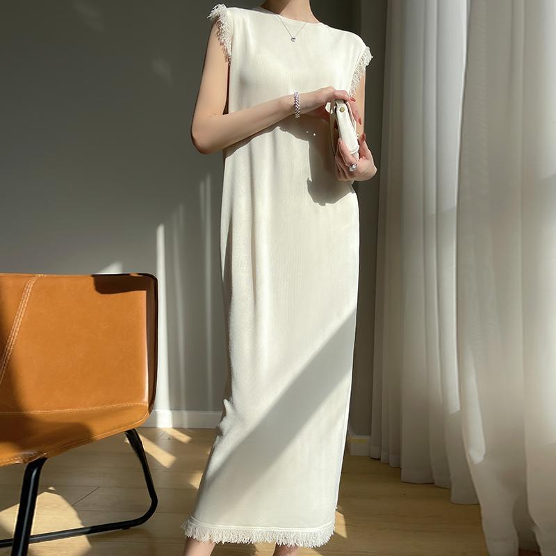 2025 Spring and Autumn New Style Fine Wool Sweater Women's Round Neck Sleeveless Vest Tassel Dress Loose Slimming Long Dress