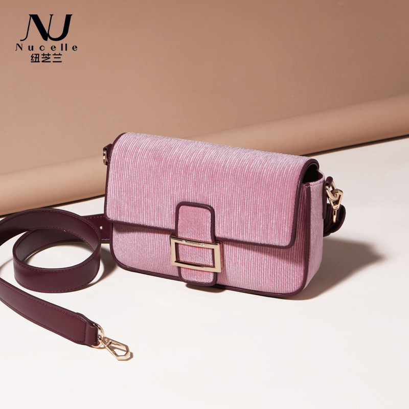 Newchelan 2022 pack of women's new 2021 Korean version single shoulder inclined satchel 100 hitch tide retro small square bag