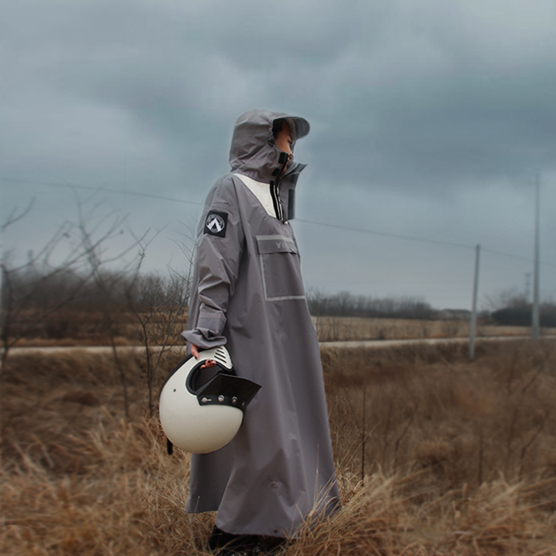 Long-Sleeved Cycling Raincoat with Extra Protection Against Heavy Rain, Lightweight and Quick-Drying for Outdoor Use, Suitable for Scooters, Electric Bikes, and Electric Vehicles