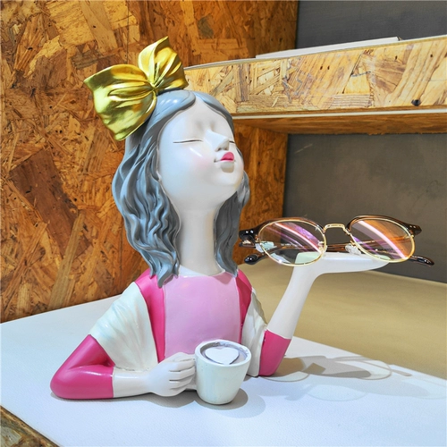 Красивая девушка очки стенд очки магазин витрина шкаф внешний вид украшения предметы интерьера дисплей реквизит