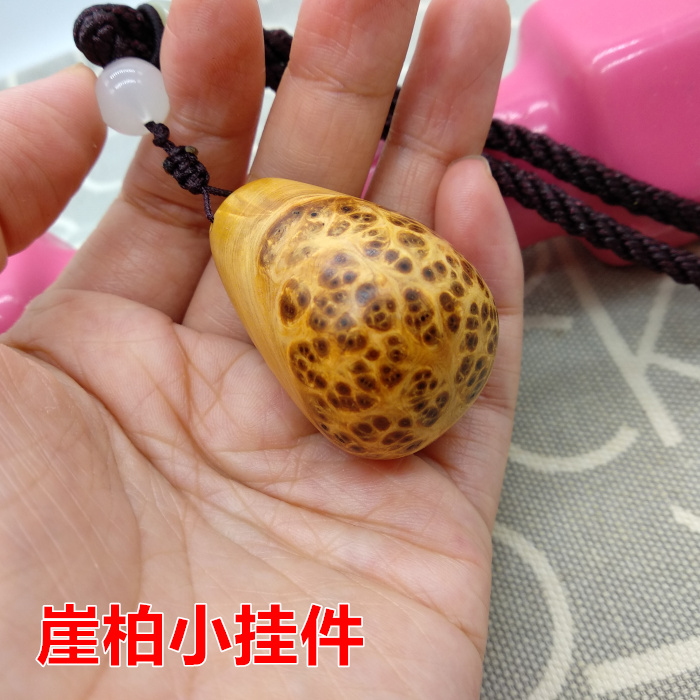 Taihang cliff cypress tumor scar small hand handle small pendant keychain solid wood pendant Sweater chain root carving