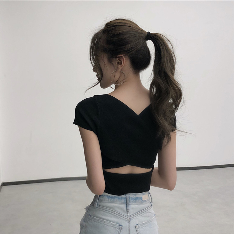 Korean Style Chic Backless Slim-Fit Cropped Knit Top for Women, Elegant V-Neck Slimming Short-Sleeve Trendy Top