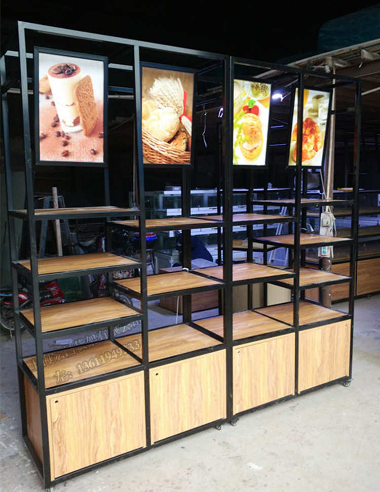 Tủ bánh mì sắt mới trưng bày