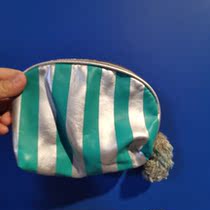 Alice makeup bag slightly flawed