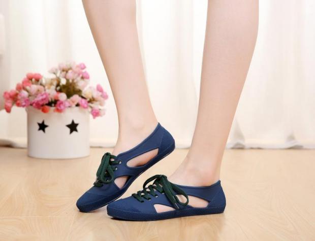 Mùa hè và mùa thu nữ nhựa Hàn Quốc nhựa phẳng dây đeo dưới Bao Đầu thể thao giản dị chạy bãi biển thấp để giúp duy nhất giày không thấm nước giày thể thao adidas nữ