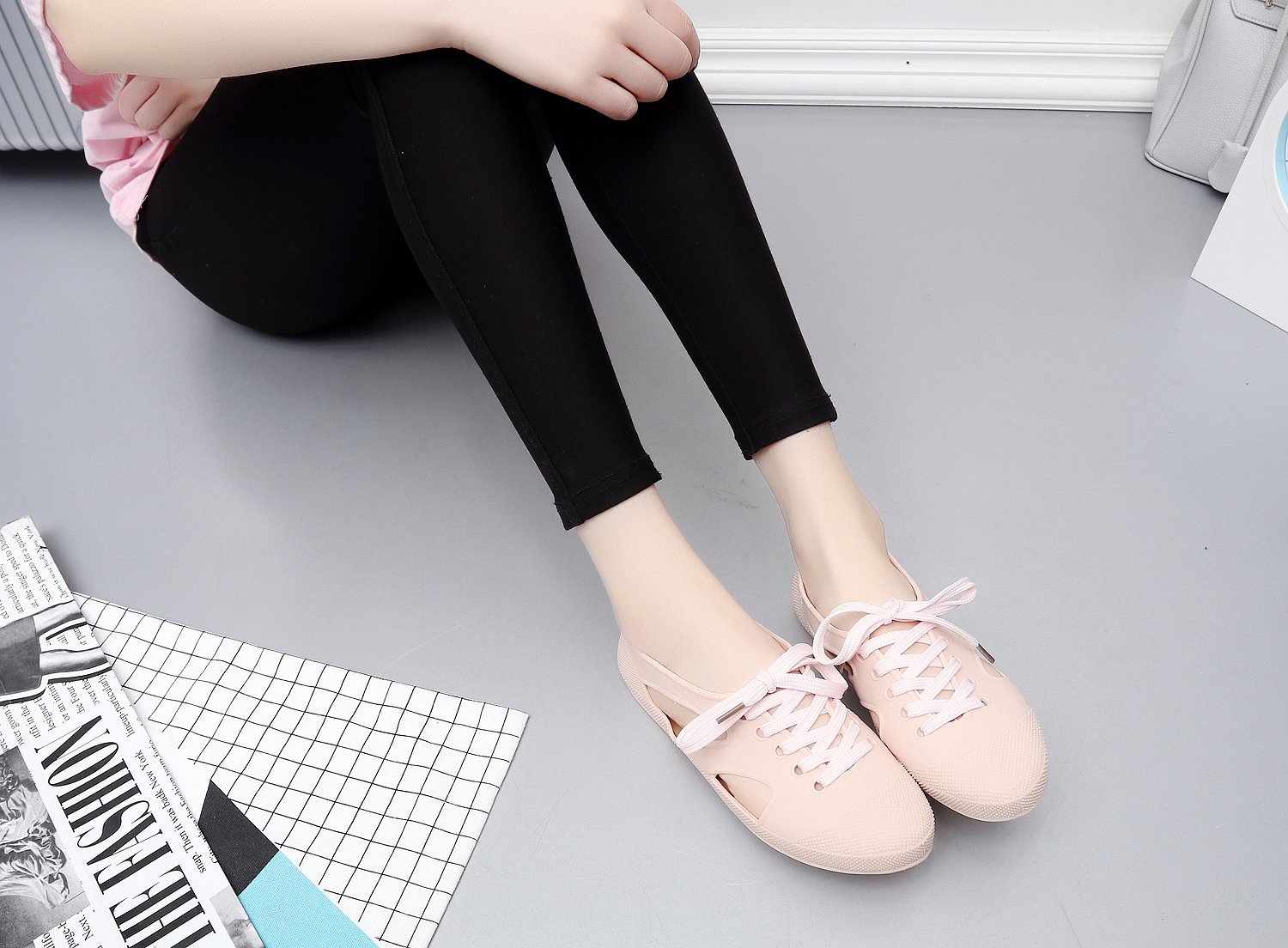 Mùa hè và mùa thu nữ nhựa Hàn Quốc nhựa phẳng dây đeo dưới Bao Đầu thể thao giản dị chạy bãi biển thấp để giúp duy nhất giày không thấm nước giày thể thao adidas nữ