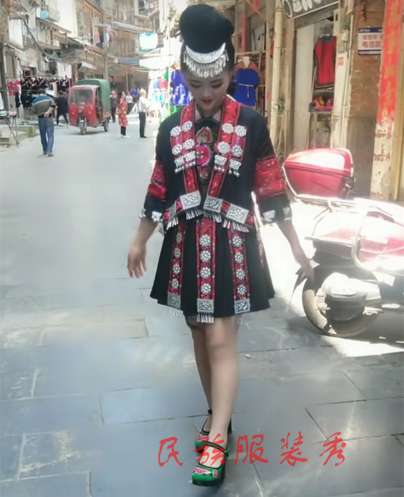 Guizhou Yunnan Minority Apparel Miao ethnic and Dong ethnic clothing women Leisure 100 hitch National Wind Dance Performance Apparel