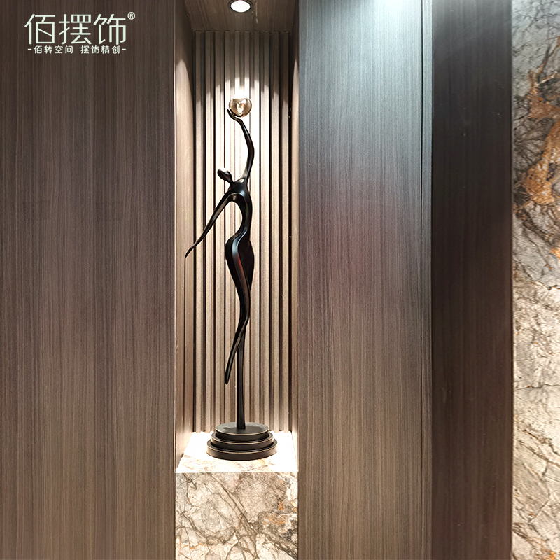 Light Luxury Italian-Style Vertical Tall Decorative Art Piece 1.0m High-End Living Room Tv Cabinet Entrance Abstract Figure
