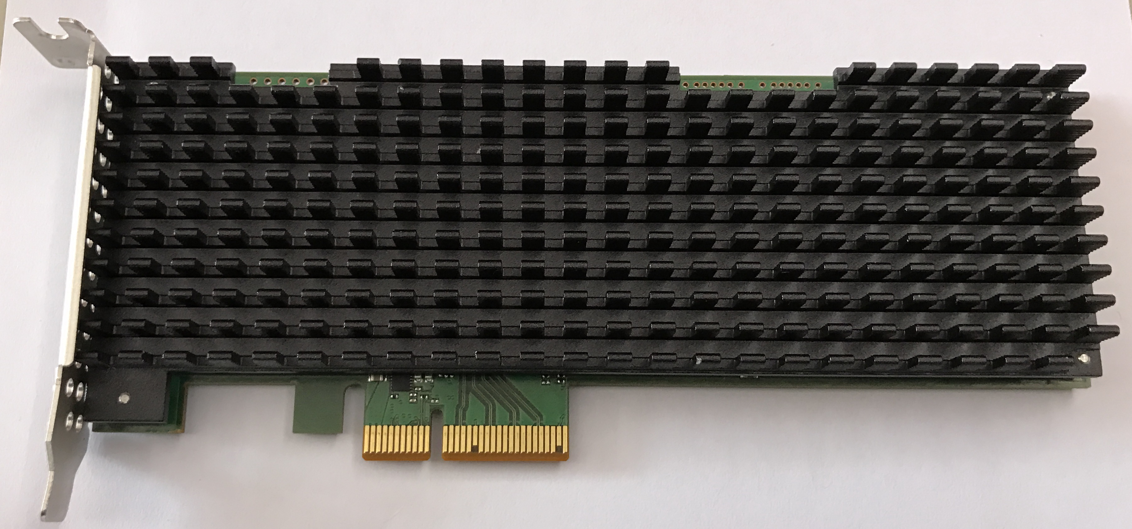 DELL OEM Samsung SM1715 HHL 3 2T Ultra HGST SN100 Read 3G SN100 Write 2 2G s