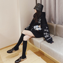 Black sweater womens 2021 new spring and autumn lazy loose Korean version graffiti velvet thickened hooded medium-long top