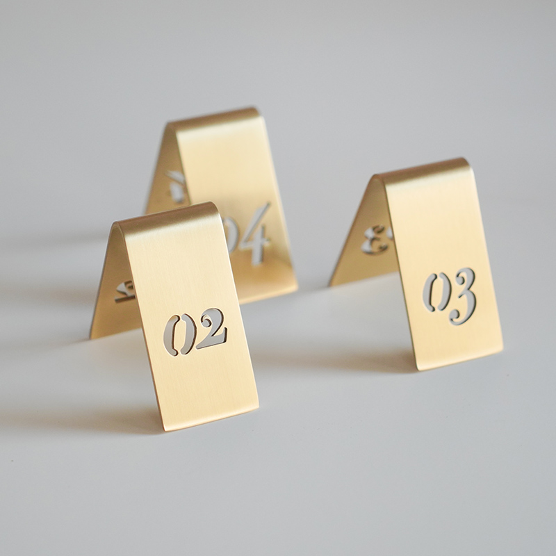 Nordic hollowed-out digital table number table number golden brass dining room table number plate number plate creative figure and other dining ticket reservation cards