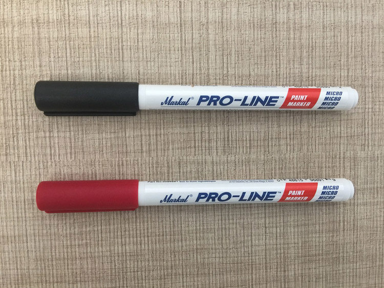 American imported Markal paint pen mini pen red black mark pen does not decline waterproof pen