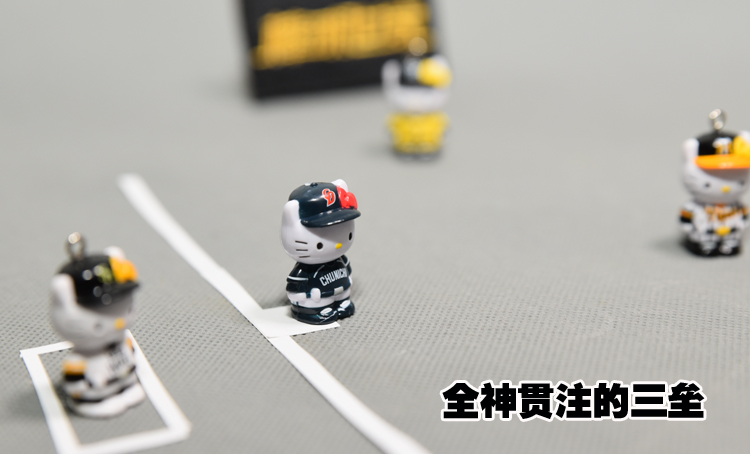 Mèo KITTY Nhật Bản npb đội bóng chày chuyên nghiệp điện thoại di động mặt dây chuyền treo chuỗi nhựa búp bê Hanshin Tiger Koshien - Bóng chày 	gậy bóng chày nhựa	