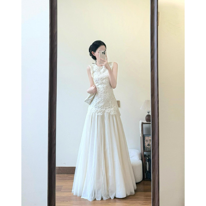 French-Style Sweet Sleeveless White Dress for Women, Summer 2026 New Model, High-End Elegant Waist-Cinching Stunning Long Dress