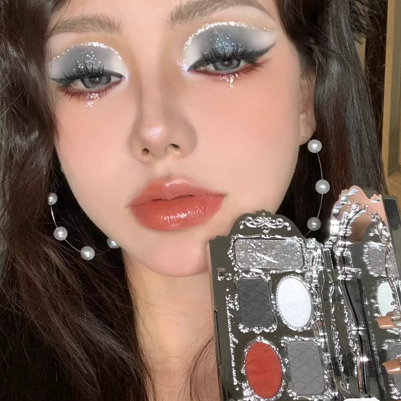Swan, matte complex eyeshadow palette, six colors, 2023 collection