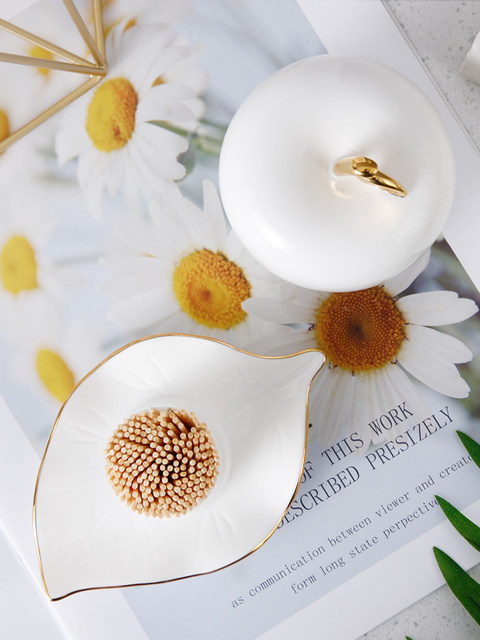 Personalized golden bone tracing porcelain toothpick barrel toothpick barrel home fashion toothpick box bucket floss storage box apple toothpick jar
