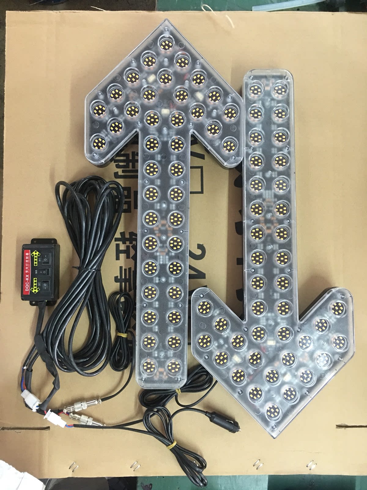 24 V on-board arrow light pointing to light 12 V sanitation car Sprinkler On-board Pointing Light 640 patch light beads