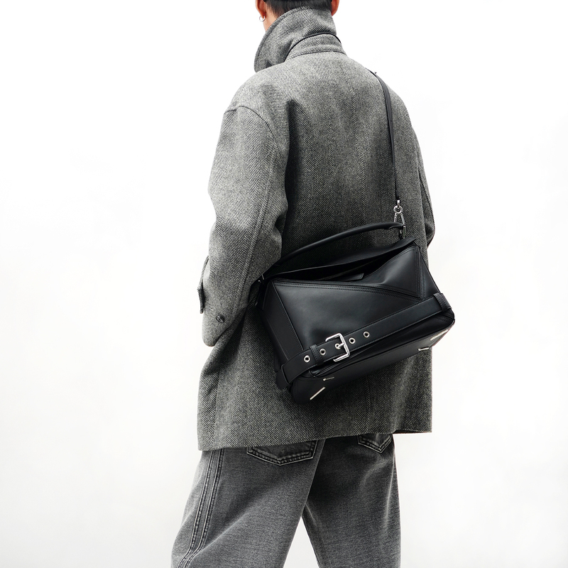 Genuine Leather Autumn and Winter Niche Designer Bag for Men, Winter Style Black Autumn and Winter Crossbody Bag, Commuter Small Square Bag