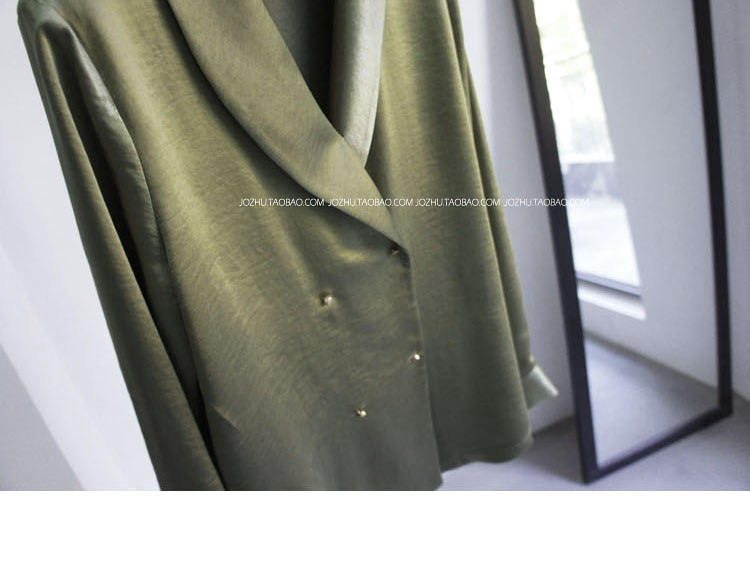 JO-JO-Z độc quyền cổ điển chữ V hai hàng nhỏ khóa vàng nhỏ dài tay áo matcha xanh mờ satin mượt áo sơ mi trắng nữ đẹp