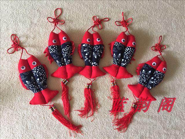Blue printed cloth handicraft * handmade cloth art * hanging accessories home small fish pendants Chinese knots handmade double fish-Taobao