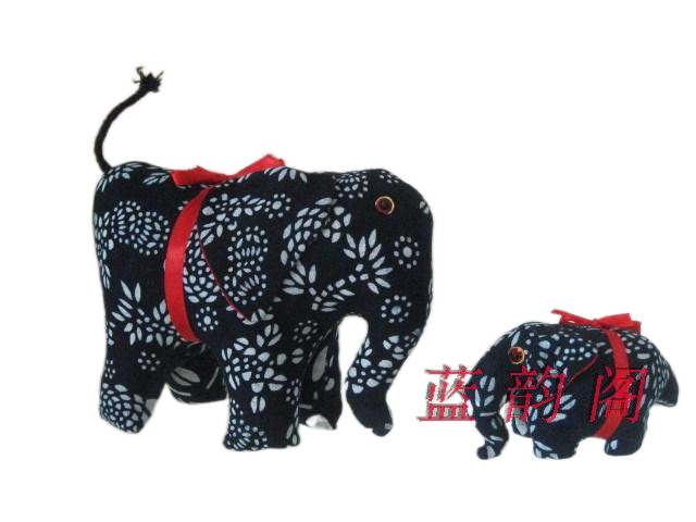 Pure handmade cloth Wuzhen blue printed cloth craft gift decoration puppet decoration decoration elephant baby elephant