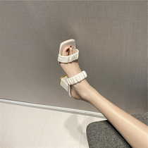 Giant soft and huge comfortable ~ knock beautiful folds with thick heel in summer wearing square head sandals and sandals women