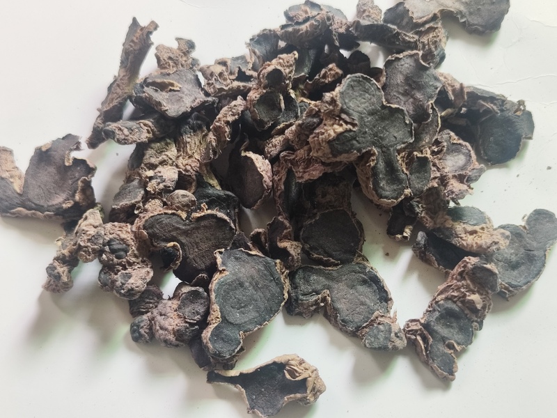 Thai Black Ginger, Small Flower Ginger, Purple Dried Ginger Slices Thai Black Ginger, Small Flower Ginger, Purple Dried Ginger Slices