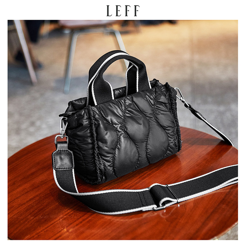LEFF Leff shoulder bag female college students 2022 new niche design autumn and winter down bag canvas messenger bag