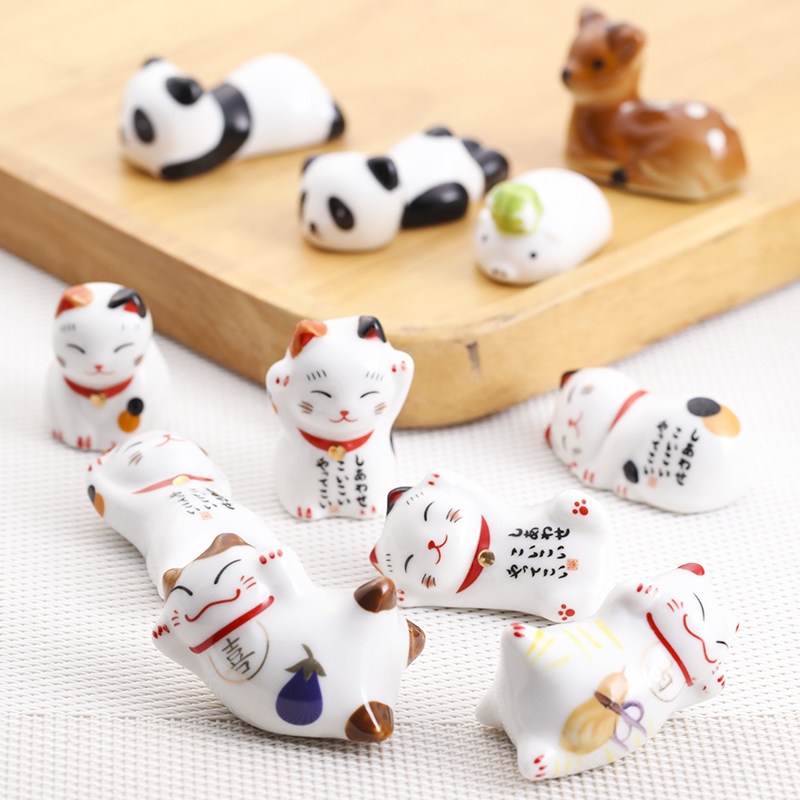 Japanese-style Maneki Neko chopstick holder, cute ceramic pen holder, adorable chopstick holder, hand-painted panda pen holder decorative item