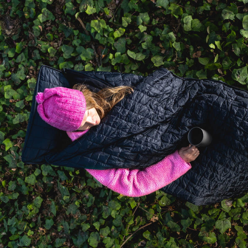 Player equipped Helinox ToastySavannah Playa Camping Folding Chair Insulation Blanket