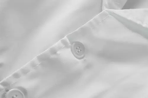 Столовая фабрика летние повары общественного повара, обслуживая мужчин и женского короткого рукава, прохладный холодный большой большой шеф -повар, подающий ультра -тетон и удобрения, увеличивает быстрое сушение