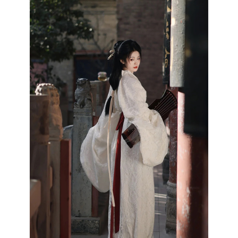 White, Ethereal, and Cool-Feeling Hanfu Robe for Women with Large Sleeves, Suitable for Adults, with a Fairy-Like Aura and Traditional Chinese Style