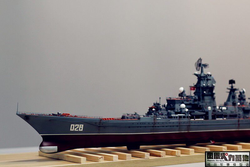 Модель военного корабля 1/350苏联海军基洛夫级拉扎列夫海军上将号核动力巡洋舰