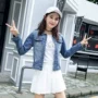 Mùa xuân 2018 mới và phiên bản Hàn Quốc mới của lỗ nhấn màu thêu áo khoác denim hoang dã nữ Slim mỏng áo ngắn thủy triều áo phao nữ dáng ngắn cao cấp