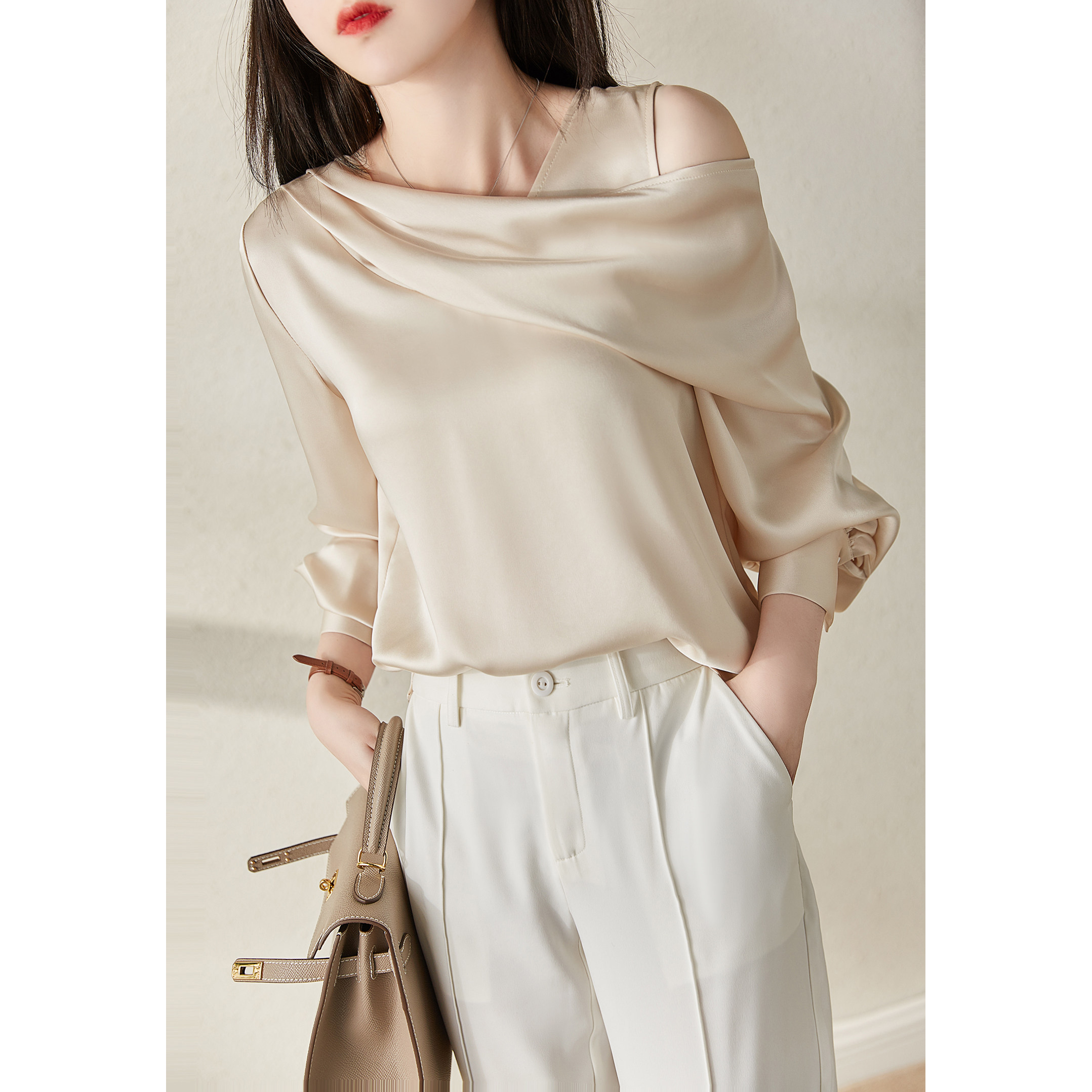 い Temperament and glossy asymmetrical cut off-the-shoulder collar smooth drape acetate satin shirt ELCY41491