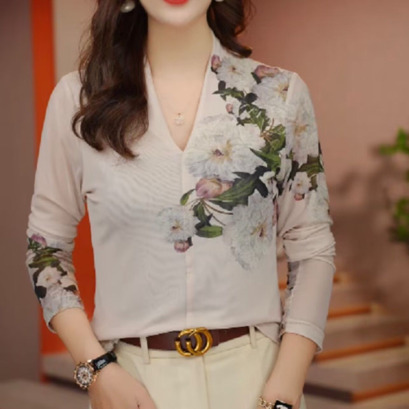 2026 Autumn New Style Skin-Friendly Mesh Long-Sleeve Top with V-Neck, Breathable, Double-Layered, Versatile, Stylish, Slimming, Elegant Base Layer for Women